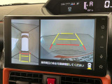 【パノラマモニター】車両周囲を上から見下ろしたような映像を表示。正確なモニタリングが可能になり、駐車時・幅寄せをアシストします!