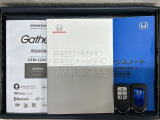 スマートキーは鍵をバッグに入れたままでもドアロックの開閉やエンジンのON・OFFができます。夜間や雨の日も鍵を探さなくて良いので便利です。