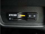 ◆ETC2.0装着◆進化したドライブ体験。料金収受システムだけだったETCが生まれ変わって、高速道路を賢く使うETC2.0に進化しました。多彩な情報サービスが便利で快適なドライブ体験を提供します。