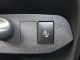 【プリクラッシュセーフティ】進路上の車両などに衝突の可能性があると判断した時には、警報を発して回避操作を促します。その時にブレーキを踏むと、強力なブレーキサポートが作動します。