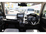 レイアウトから、色づかい、スイッチの感触まで、細やかに気を配ったインテリア。凹凸もできるだけ少なくすることで、全体をすっきり仕上げています。