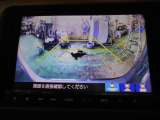 バックカメラの画像です。ガイドラインがスムースな車庫入れをサポートいたします。車庫入れの安心感がアップしますね。