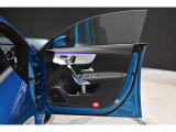 【メモリー付きパワーシート】3名までのシートポジションを記憶できるパワーシート!運転席のみ、ドアミラー・ステアリング位置も記憶可能です。高速道路などでの、運転交代時などに便利な機能です☆