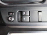 電動格納ミラーあり。駐車の時に便利です。パワーウインドウも付いてます。