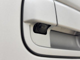 バックモニター付きです!駐車の際、これがあれば運転に自信が無い方も安心です!一度使うと手放せない必須装備ですよ!