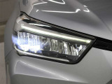ハイビームで走行中、対向車を検知し操作することなく部分的に遮光する、ADB(アダプティブドライビングビーム)を装備。対向車に眩しい思いをさせることなく、ハイビームの視認性を確保します。