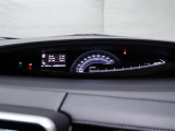とっても見やすいメーターです。夜間時はラグジュアリーな気分にさせてくれる照明が魅力ですので、夜のドライブも楽しみになりますよ♪