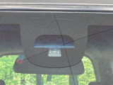 【シティブレーキアクティブシステム】低速走行中に前方の車両等を認識し、衝突しそうな時は警報とブレーキで衝突回避と被害軽減をアシスト。より安全にドライブをお楽しみいただけます。