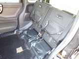◆チップアップ&ダイブダウン機構付【ULTR SEAT】は後席座面を左右分割で跳ね上げることができます。トランクで積載できない背の高い荷物をラクラク収納できます。ホンダ車ならではの人気装備です。