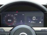 【メーターパネル】素早く車の情報が読み取れる、視認性に優れたシンプルなデザインのメーターパネルです。