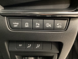 各種機能の切替スイッチは運転席パネル下に集約されています。任意で切り替え可能なため状況に合わせてお使いください。