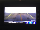 【バックカメラ】運転が苦手な方も車庫入れラクラクです!ギアをリバースに入れれば自動的に切り換わりますので、面倒な操作は不要です♪狭い駐車場もお車を傷つけず安心ですね!