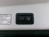 パワーバックドア機能付きです。高さや重さでバックドアの開閉って意外と大変ですが、電動で楽々です!