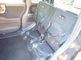 ◆チップアップ&ダイブダウン機構付【ULTR SEAT】は後席座面を左右分割で跳ね上げることができます。トランクで積載できない背の高い荷物をラクラク収納できます。ホンダ車ならではの人気装備です。
