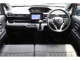 前席全体 目線も高く広い視界で安心して運転することができますね!