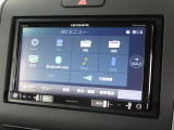 ナビゲーションはパイオニアメモリーナビ(AVIC-RZ702)を装着しております。AM、FM、CD、DVD再生、Bluetooth、フルセグTVがご使用いただけます。初めて訪れた場所でも安心ですね!