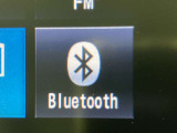 Bluetoothオーディオ対応可。お持ちのスマホやiPodなどとBluetooth接続して外部機器内の音楽などを車内で楽しめます。