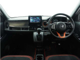 ◆視界広々で非常に運転しやすくロングドライブでも疲れを感じさせないすっきりとまとまったインパネ周りです。
