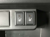 運転席と助手席のシートはヒーター付き。