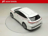 このハリアーHVは、2オーナーのモデルになりますが、ホワイトクリスタルシャイン(070)の外装は、悪くないと思います。ただ、アルミホイール4本には目立つ傷もあります。