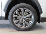 純正のアルミホイール装着車です。タイヤサイズは225/60R18です。