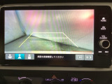 バックでの車庫入れも安心です! リアカメラが付いているバックモニター付のナビディスプレーを装備しております。操作線もついており距離感も画面から確認できます。