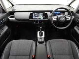 ◆視界広々で非常に運転しやすくロングドライブでも疲れを感じさせないすっきりとまとまったインパネ周りです。