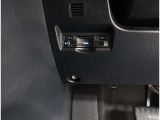 窓を開けずに料金所を通過できる今やもう必需品のETC!インパネにスッキリ装着したビルトインタイプです♪ETCカードの入れ忘れ・抜き忘れを音声やアラームで教えてくれるので、入れ忘れ・抜き忘れを防げます♪