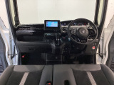 【前方視界】開放的な前方視界!運転がしやすく疲れにくいです♪窓が大きく、見通しがとっても良いおクルマですよ♪