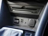 CD/DVDのほか、USB接続ポートにAUX端子を装備しています。スマートフォンやミュージックプレーヤーなどの接続に最適です。もちろんブルートゥース接続にも対応しています!
