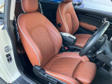 MINIは見切りの良い車です。右左折時や駐車に不安を感じている方も安心して運転することができます!