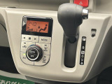 シフトレバーは扱いやすいインパネシフトです!オートエアコンも装備ですよ♪
