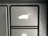 【パワーバックドア】スマートキーや運転席のボタンを押すだけでリアゲートが自動で開閉します!荷物を持っている時や、高い位置にあるバックドアを閉める際に便利な機能です♪