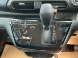 「オートエアコン」が付いています。1年中快適な室内を提供!車内温度を設定すると、風量を自動で調節してくれます。