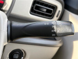 【オートライト(AUTO)】外の明るさをシステムが感知して、自動でヘッドライトが点灯します。ヘッドライトをつけ忘れを防ぐ便利機能です。