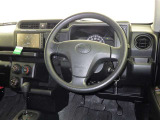 運転席まわりです。 各操作スイッチは使いやすい位置に配置されてます。