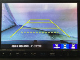 バックでの車庫入れも安心です! リアカメラが付いているバックモニター付のナビを装備しております。操作線もついており距離感も画面から確認できます。