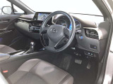 見通しのよいすっきりとした視界で、誰でも運転しやすいです。運転のしやすさは疲れにくさにも繋がりますよ♪