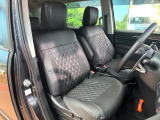 運転席シート廻りは使用感も少なく、良好な状態となっています。前オーナー様が丁寧に使っていたことがよくわかりますね。