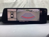 狭い場所での駐車やすれ違いなどでより的確な運転操作に役立つ360&deg;ビューモニターが装備されています。