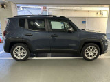 □■右側面■□ ホイールアーチが台形なのはJeepのみのデザインになり、ここを見てもJeepとすぐ分かります!