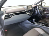 すっきりとしたデザインの内装は、さすがトヨタ車の上品さを感じます。