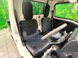 運転席シート廻りは使用感も少なく、良好な状態となっています。丁寧に使われていたことがよくわかりますね。