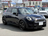 全国の正規ディラーにて、対応可能な認定中古車保証付となっております。納車前点検(100項目点検)を行い、全国ご自宅までご納車致します。アフターメンテナンスもお近くの正規ディラーにて可能となります。