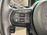 ステアリングにオーディオ操作スイッチが付いています。オーディオ画面に直接タッチしなくても操作が出来ますので、運転に集中できます。