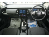 運転にかかわる様々な操作を安全に行えるように視点移動が少なく、操作性に配慮されたスイッチ類が凝縮されたコクピットです。