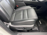 便利な運転席側・助手席側電動シートです。