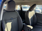 MINIのシートは、人間工学に基づいて設計され、ロングドライブ時の快適さもさる事ながら、スポーティーなドライビング時にも、より的確に身体をサポートします。