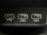 【USBポート】USBポートも装備されています、スマートフォンの充電やオーディオに連携も可能です、今や欠かせない装備の一つです!