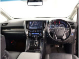 オシャレなインテリアで運転する気分も盛り上がりますよね^^